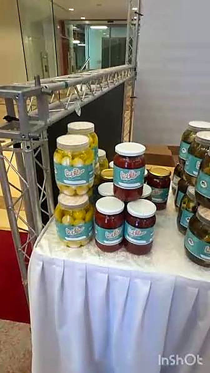 A display of Mouneh Darna pickles in different varieties.